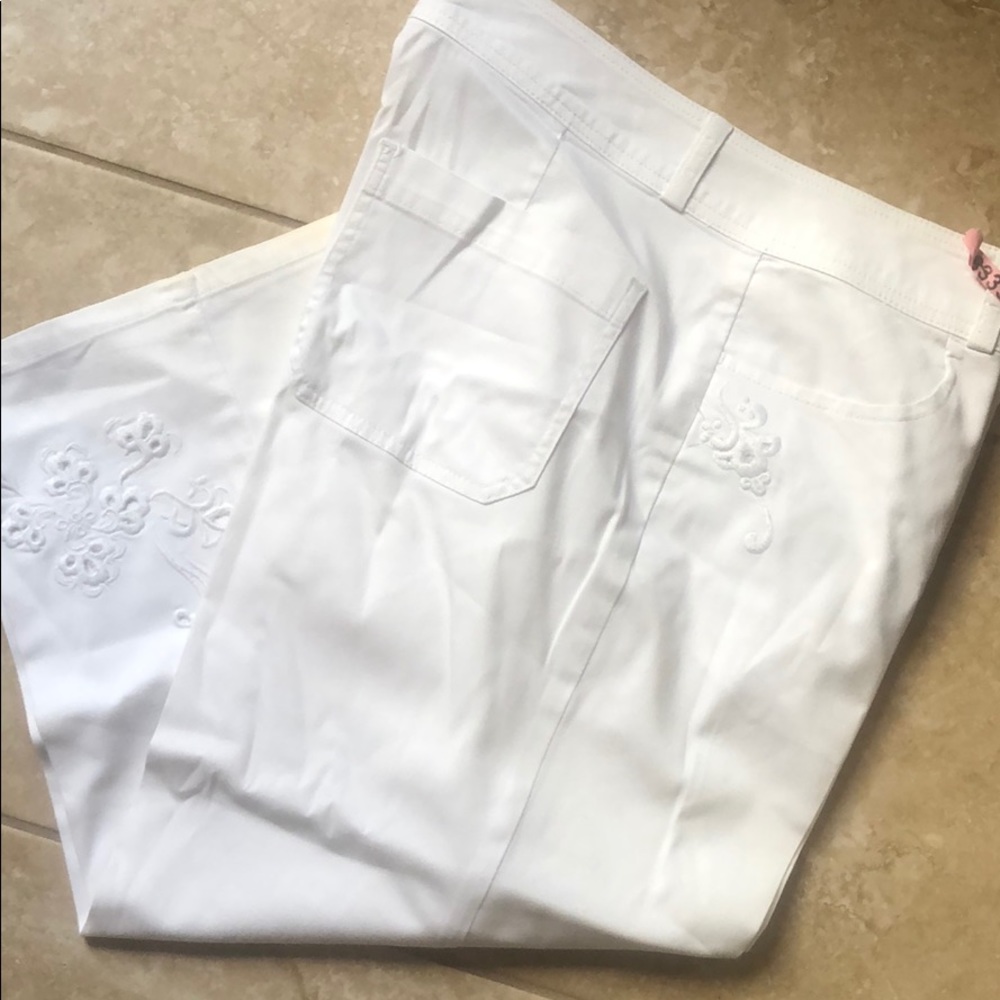 White cotton crop pant